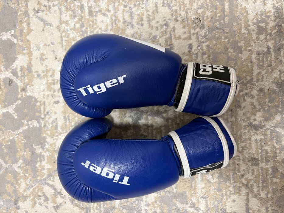 Перчатка и шлем бля бокс