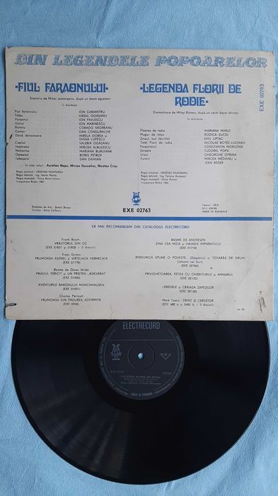 Viniluri LP. 1 Basme romanesti. 2 Basme cultura popoarelor Electrecord