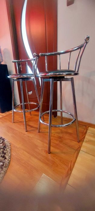 Vând scaune pentru bar