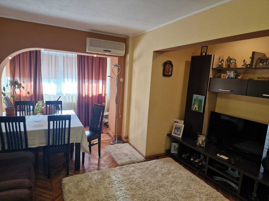 Apartament 4 camere de inchiriat