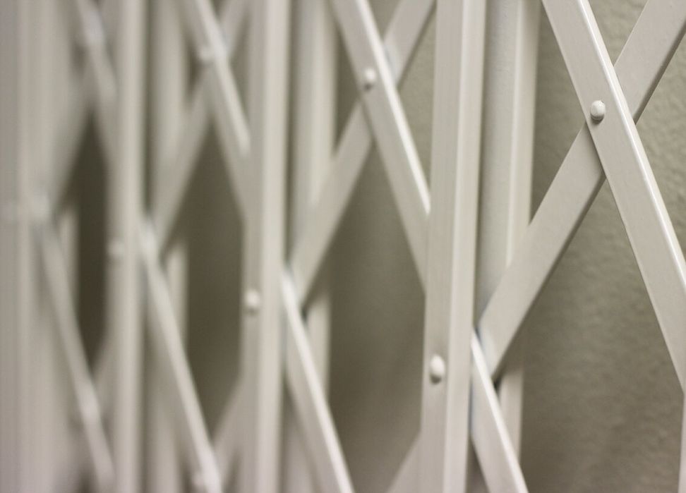 Раздвижные решётки от Creative Metall – Надёжность и комфорт