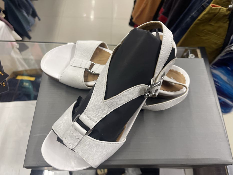 Босоножки женские