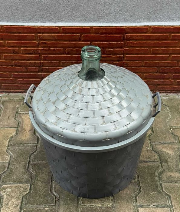 Damigeana sticla si cos protector din plastic, 50 litri