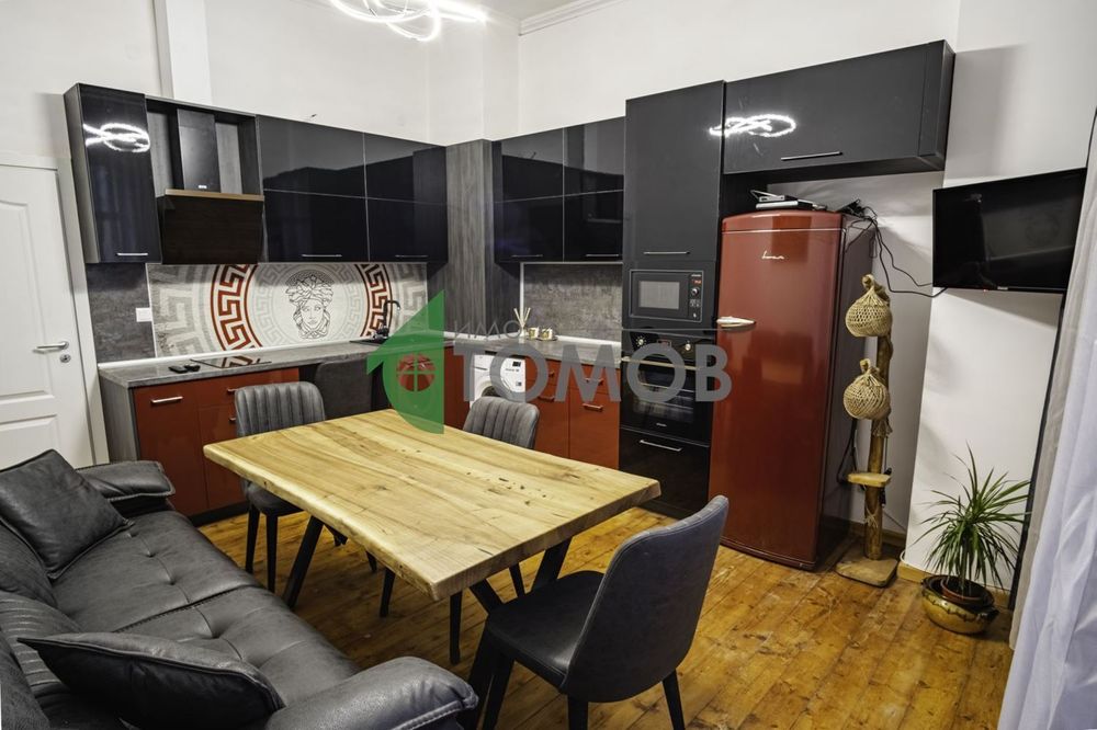 Луксозен и напълно обзаведен тристаен апартамент в сърцето на Русе