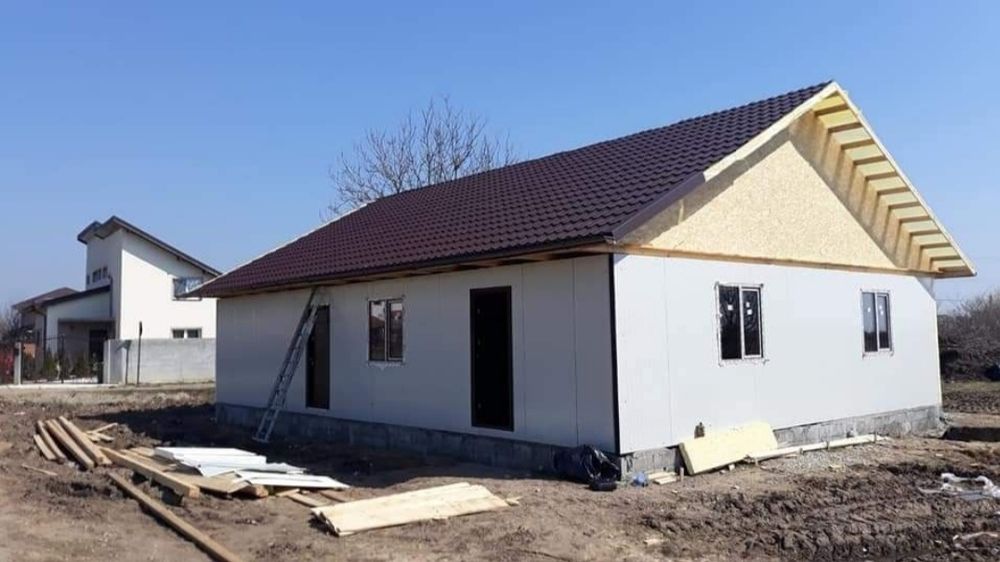 vând case de locuit pe structură de lemn sau structură metalică