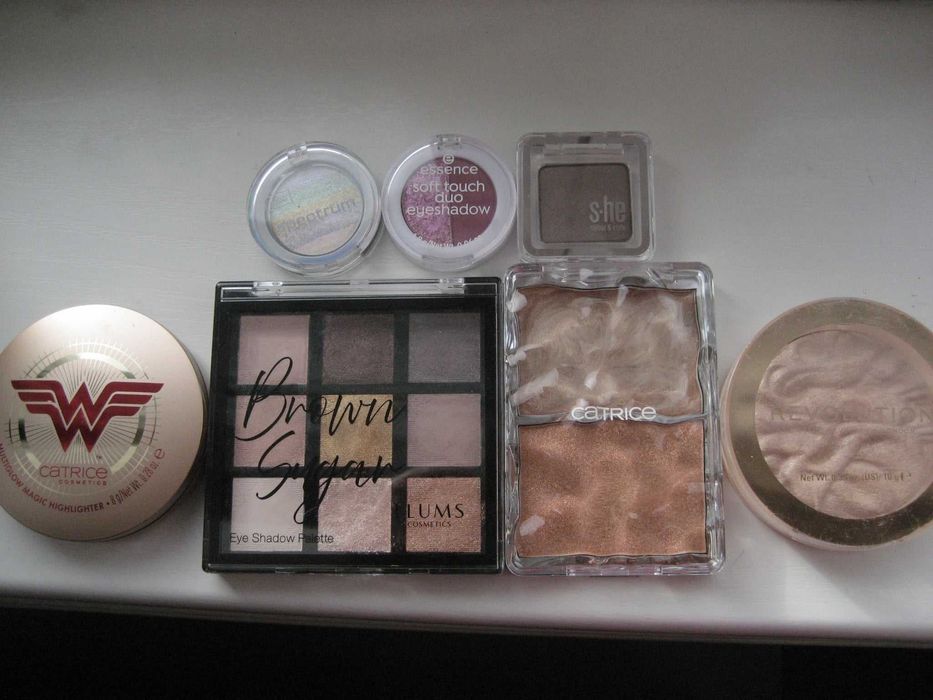 Сатенена ролка за къдрене на коса+ масажор за глава и още