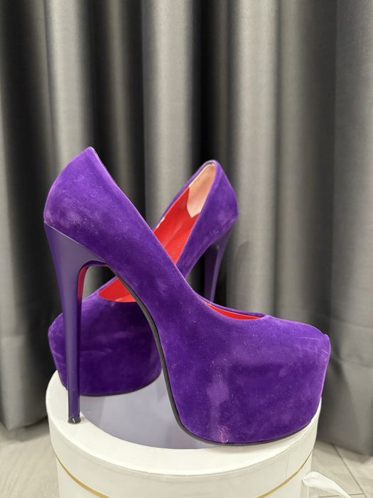 Лилави велурени обувки на висок ток - 36 номер