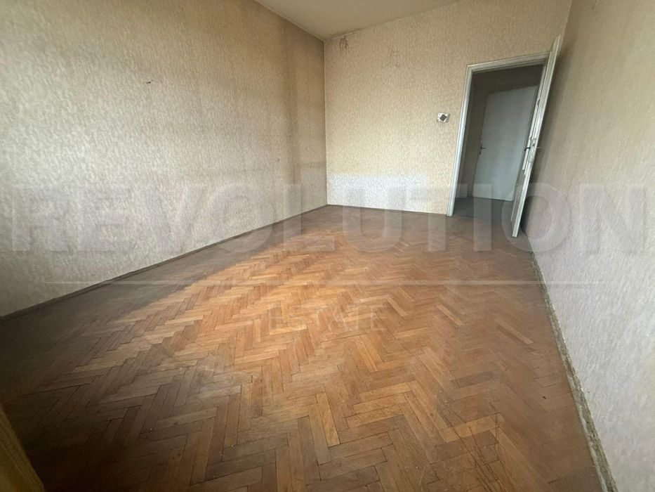 Продава се Тристаен апартамент в София, Център - 85 кв.м за 1500 €/кв.м - Снимка #1