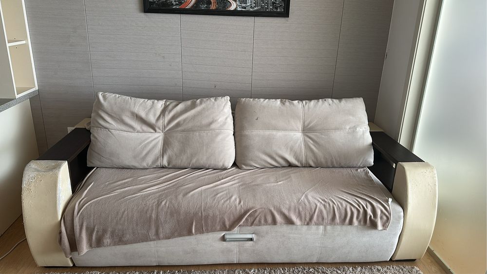 Пррдается диван за 20 тысяч(торг есть)