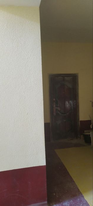 3 хонали каробка холатдаги 120 м2 квартира сотилади