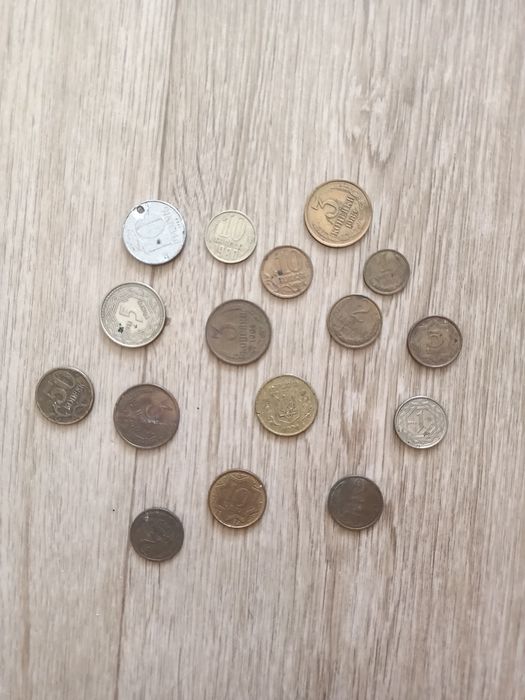 Продаю монетки старые разные