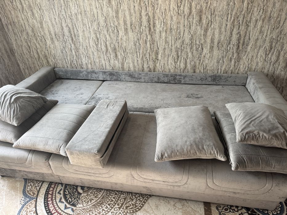 Продам диван для гостиной