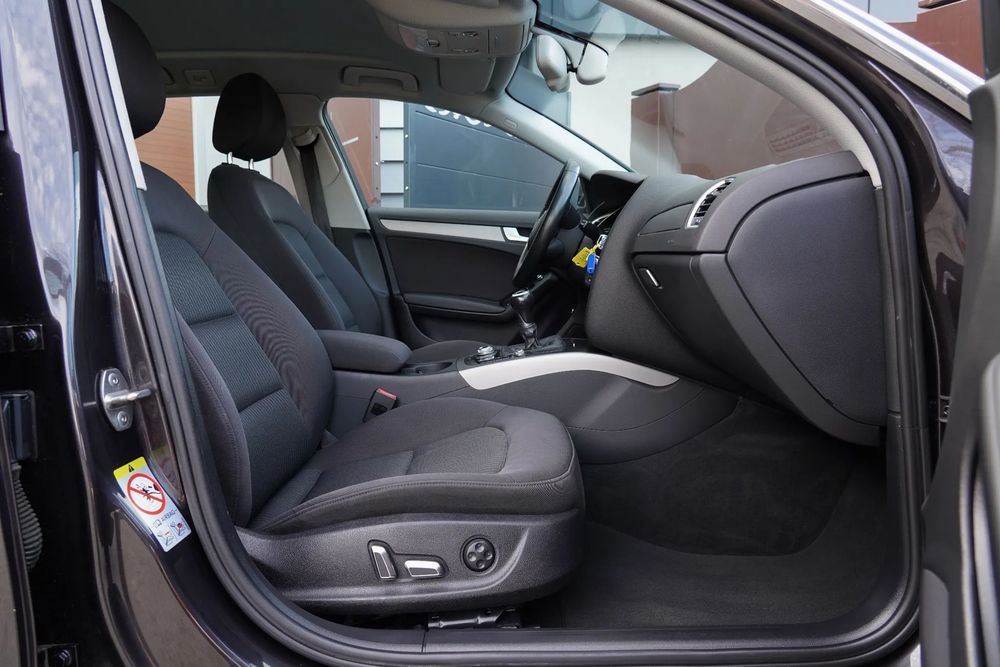 Audi A4 Avant GARANTIE 24 LUNI*RATE*REVIZIE*Ultra*S-Line*Manuala*Navi*Bixenon*Led