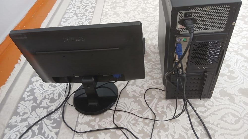 компьютер в комплекте работает