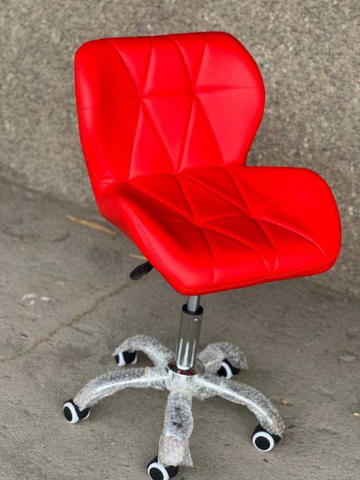 Кресло на колесиках "ракушка"