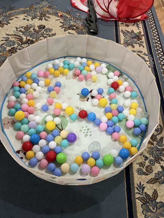 Бассейн с ковриком и шарами