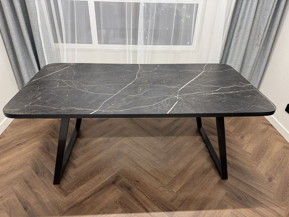 Продам новый стол