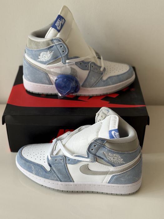 Air Jordan 1 Retro Hyper Royal