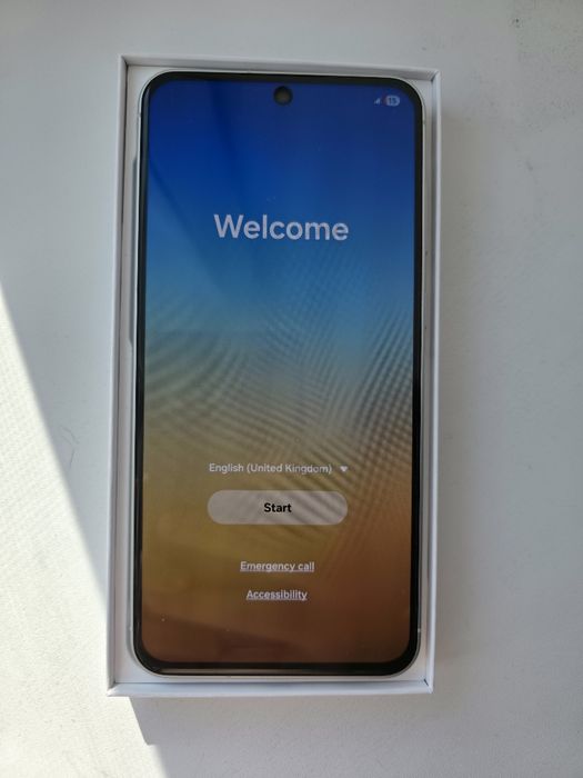 Samsung Galaxy A56 в белом цвете в идеале