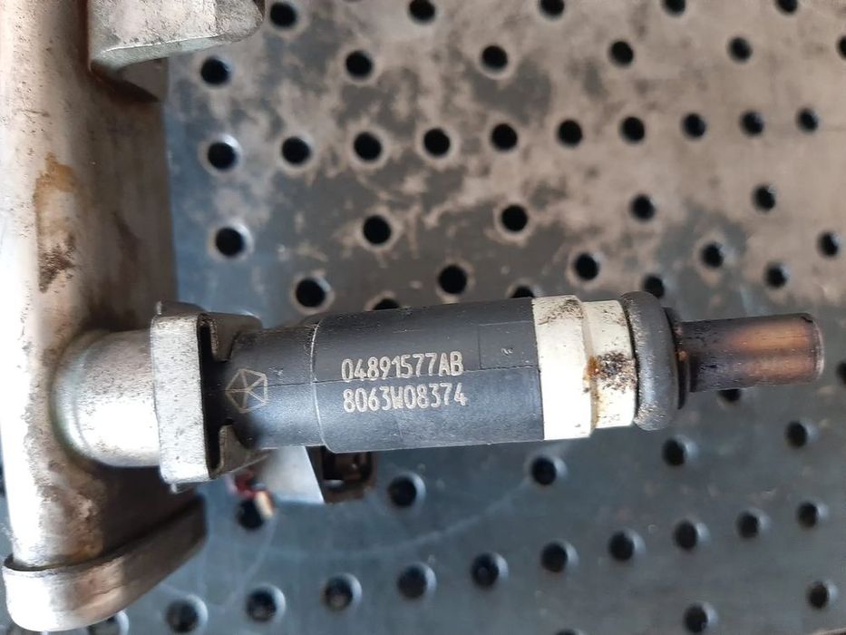 rampa cu injectoare dodge caliber 2.0 b dupa 2006  04891577ab
