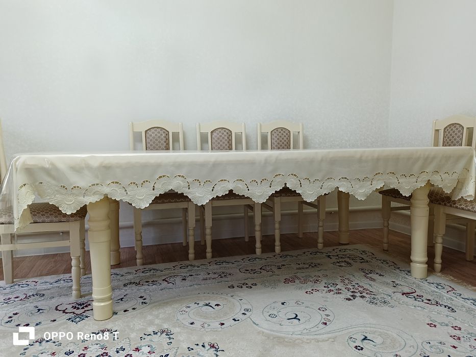 Продам гостинный стол