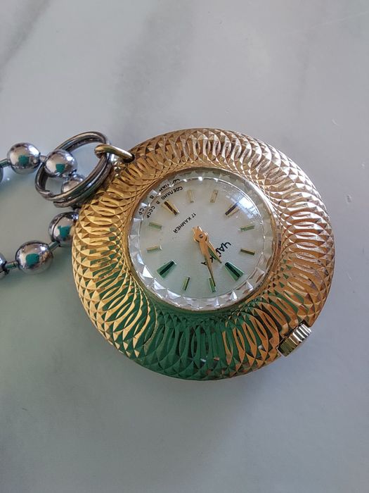 Позлатен винтидж часовник Чайка 17 Камней