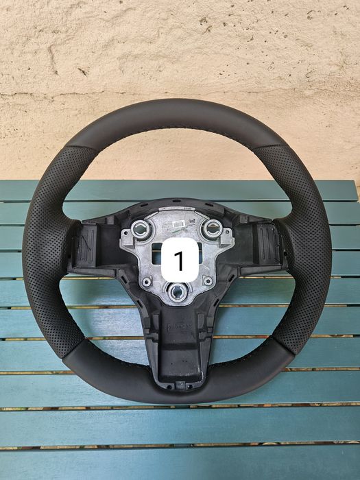 Volan Tesla originale sau retapitate Model 3, Highland