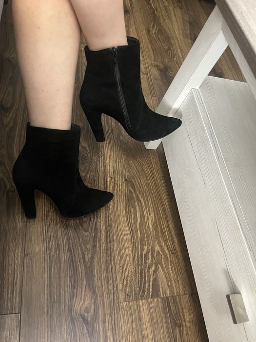 Ghete dama din piele