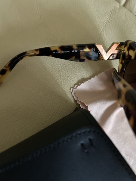 Очки солнцезащитные “Valentino”