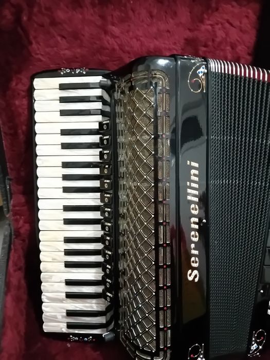 Vind acordeon Sereneli in stare foarte bună