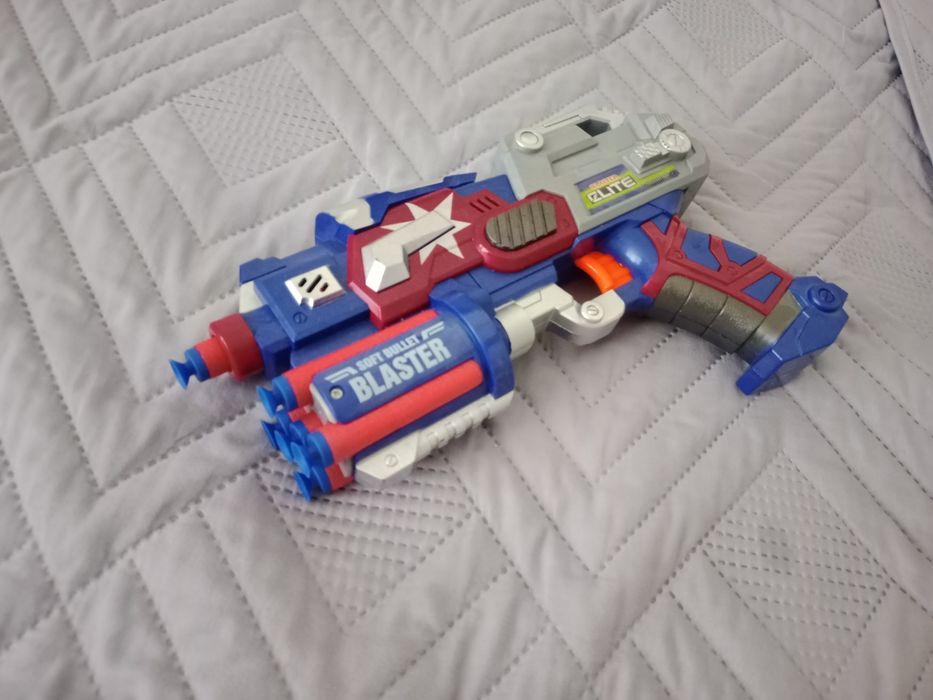 Игрушечный пистолет