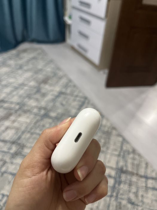 Продам кейс от Airpods Pro 2 оригинал