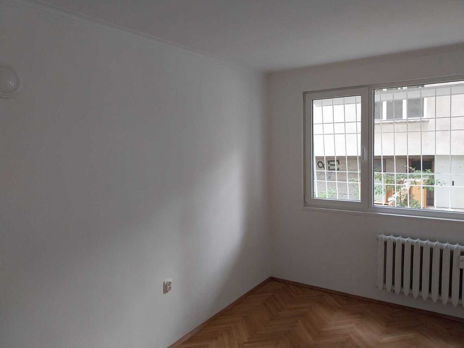 Дава се под наем Тристаен апартамент в София, Зона Б-19 - 90 кв.м за 867 € - Снимка #2