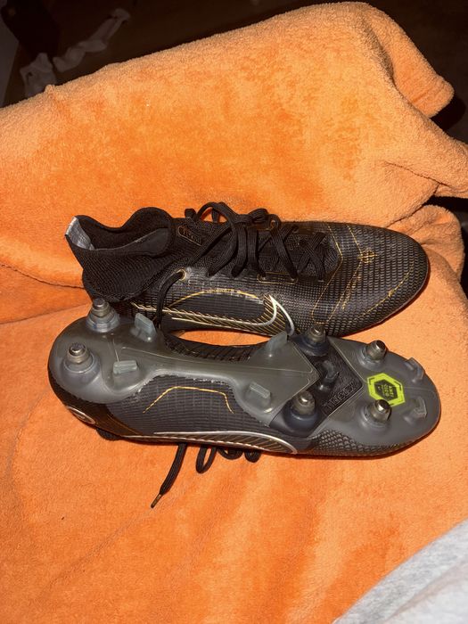 Ghete de fotbal marimea 40