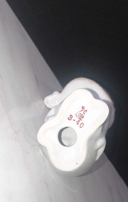 Фарфоровая статуэтка "Красная шапочка". [Полонное]