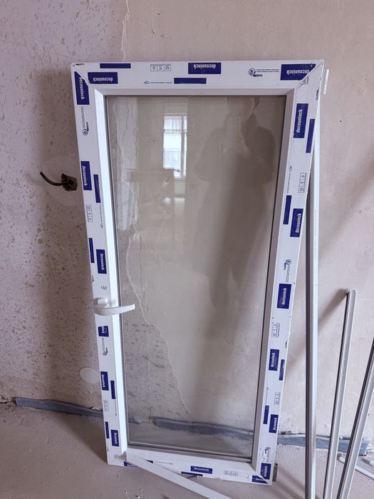 Пластиковое окно с дверью