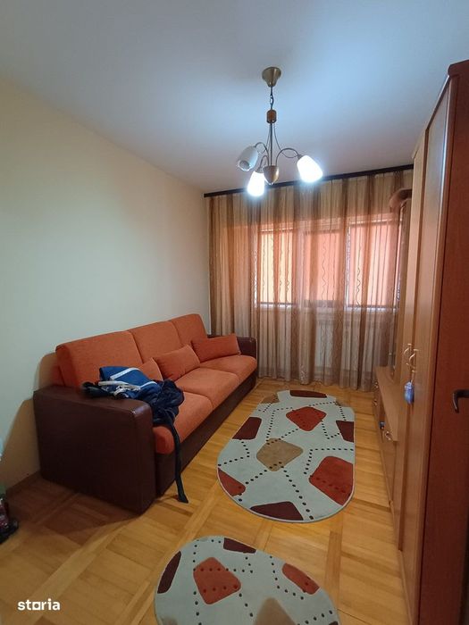 Apartament trei camere - Zona Școala Nr. 9 - 84 mp
