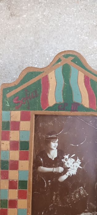 Rama veche din lemn,  1932