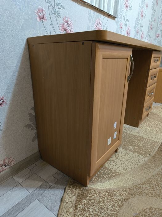 Продам письменный стол