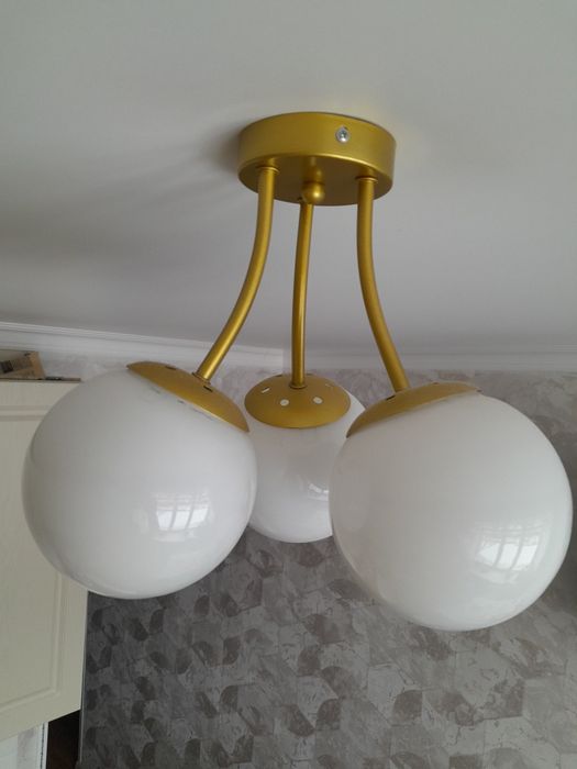 Продам люстра в отличном состоянии