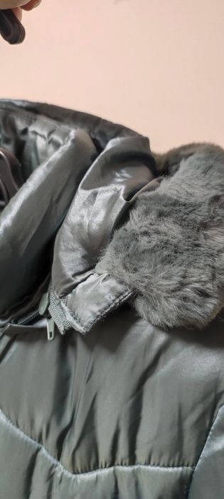 Продам демисезонное пальто на девочку