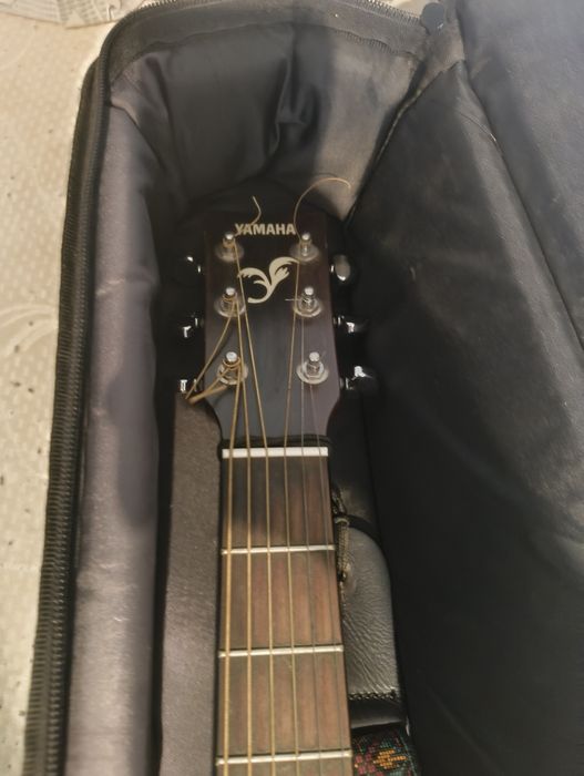 Yamaha FG-413S + husă Bandiera - chitară acustică cu faţă din lemn masiv