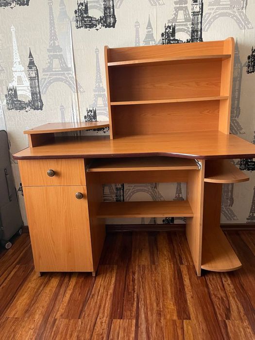 Продам компьютерный стол