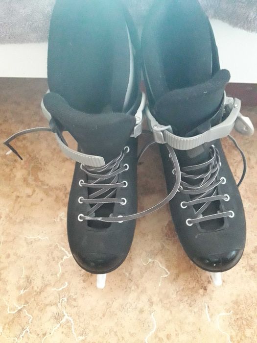 Коньки Roces хоккейные