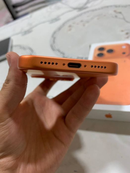 IPhone 17 Pro Orange 256gb srochni sotiladi