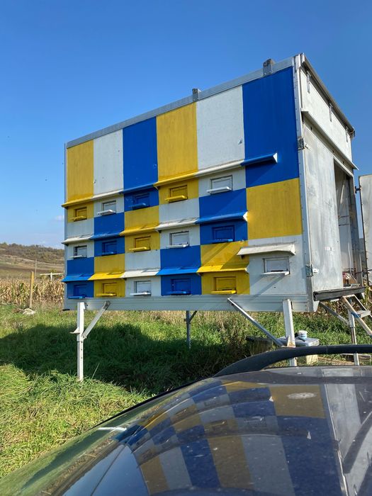 Pavilion apicol pe picioare detasabile