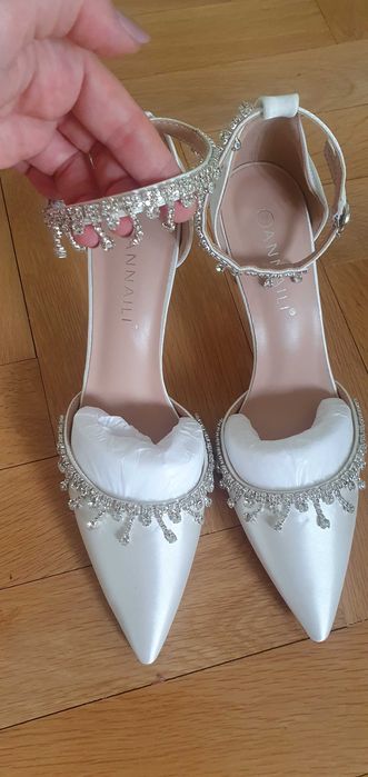 Обувки булченска сатенени чисто нови