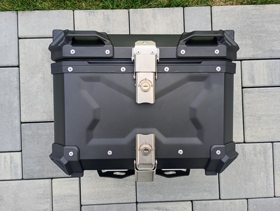 Vând topcase aluminiu ,cutie motocicleta ,portbagaj moto.