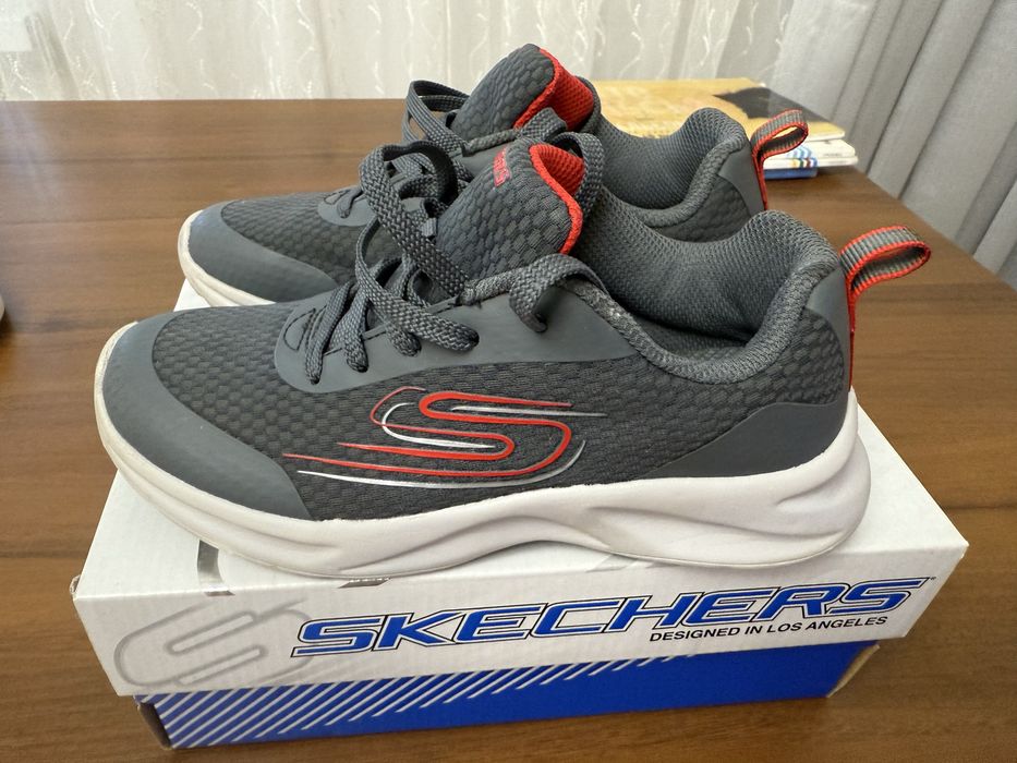 Детские кроссовки бренда Skechers
