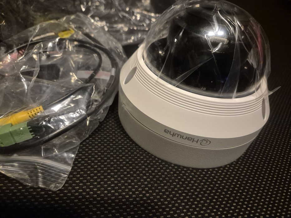 cameră glob  supraveghere hanwha